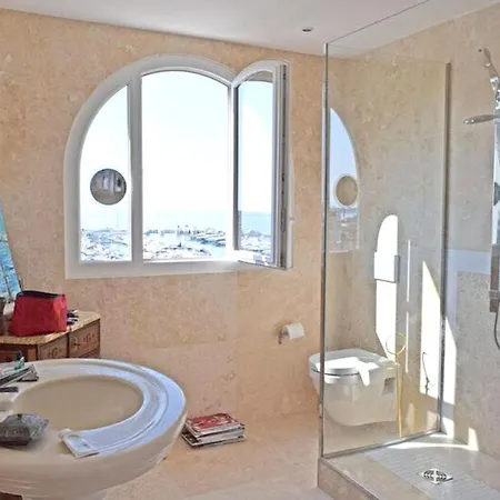 Appartement De 2 Chambres A A 50 M De La Plage Avec Vue Sur La Mer Terrasse Et Wifi *